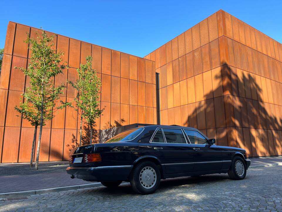 Bild 4/85 von Mercedes-Benz 560 SEL (1991)