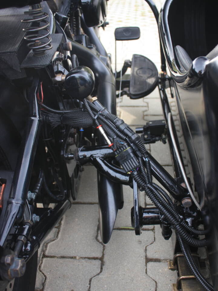 Image 18/33 of Harley-Davidson DUMMY (2004)