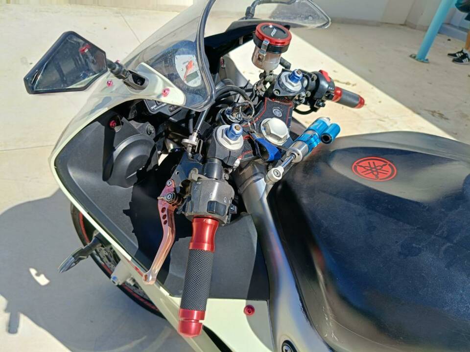 Image 21/47 of Yamaha DUMMY (2000)