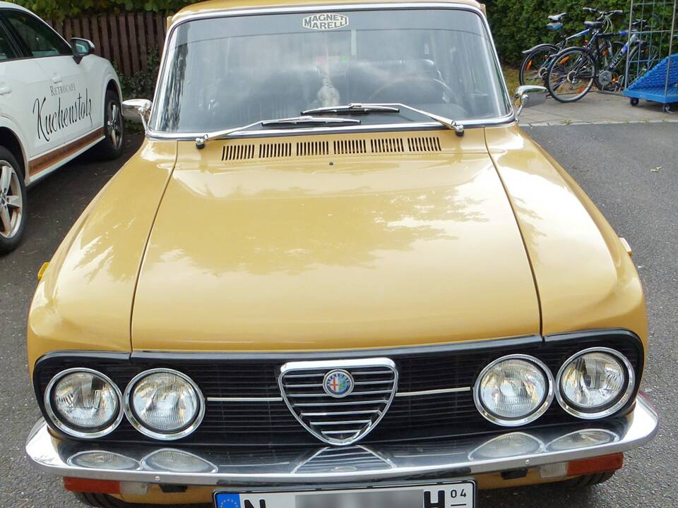 Image 2/13 de Alfa Romeo Giulia Nuova Super 1300 (1975)