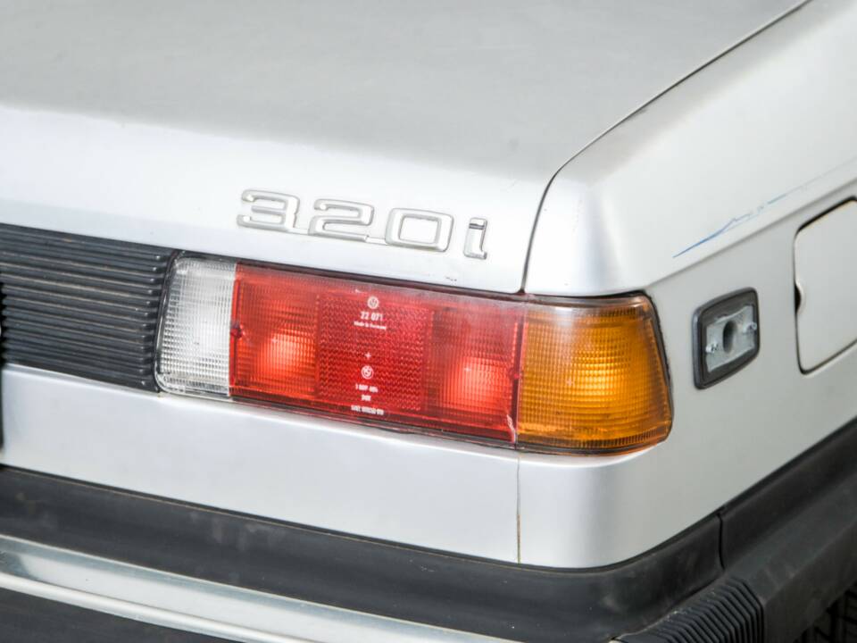Bild 34/50 von BMW 320i (1981)