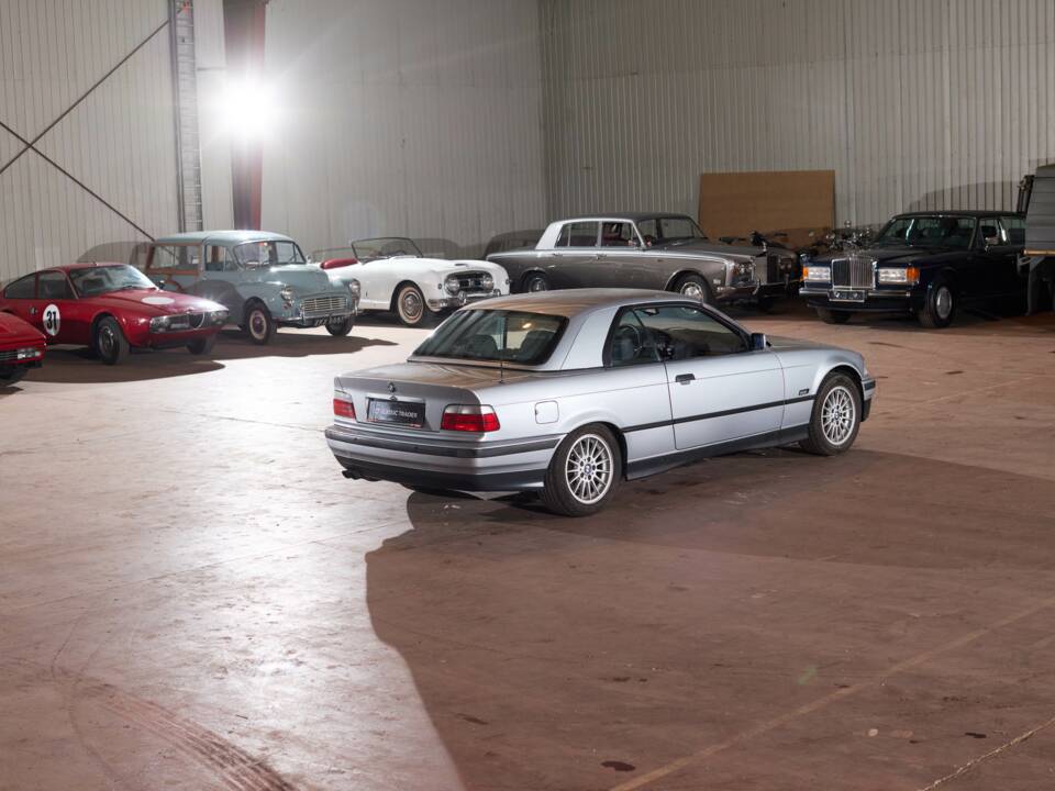 Immagine 7/27 di BMW 328i (1995)