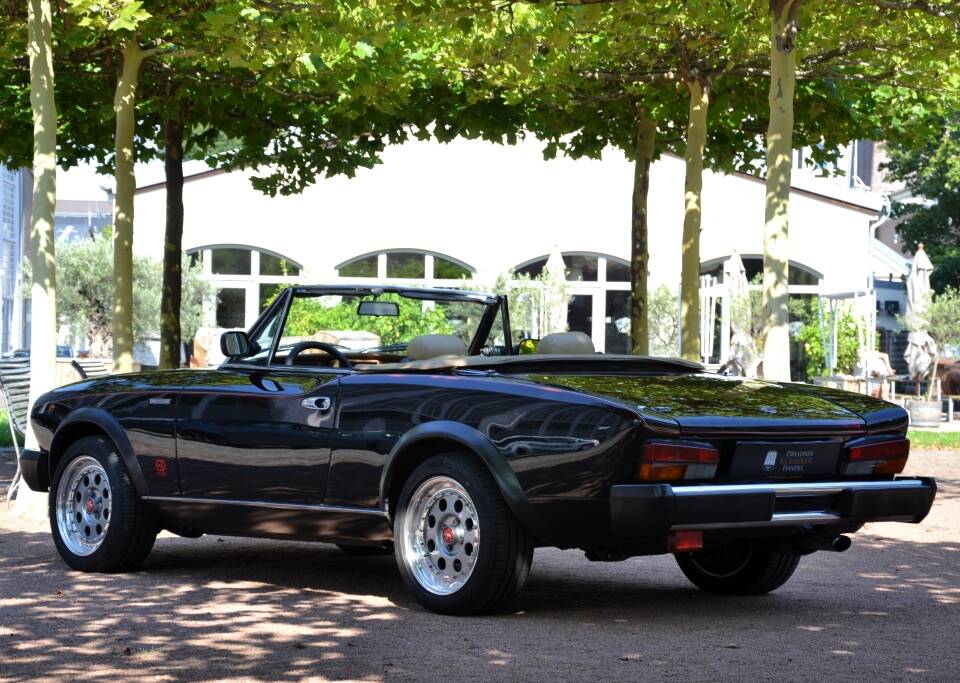 Immagine 6/26 di FIAT 124 Spider Volumex (1985)