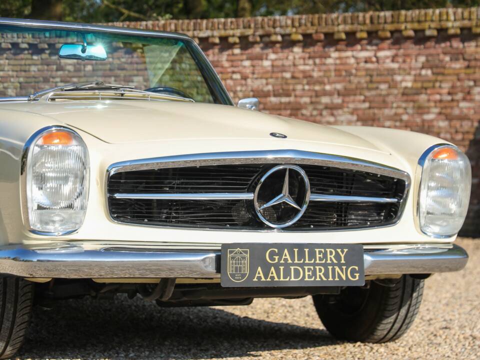 Image 46/50 of Mercedes-Benz 250 SL (1967)