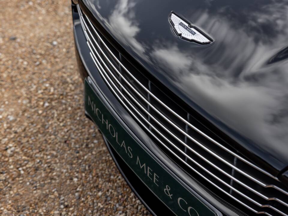 Image 43/77 of Aston Martin DBS (2009)