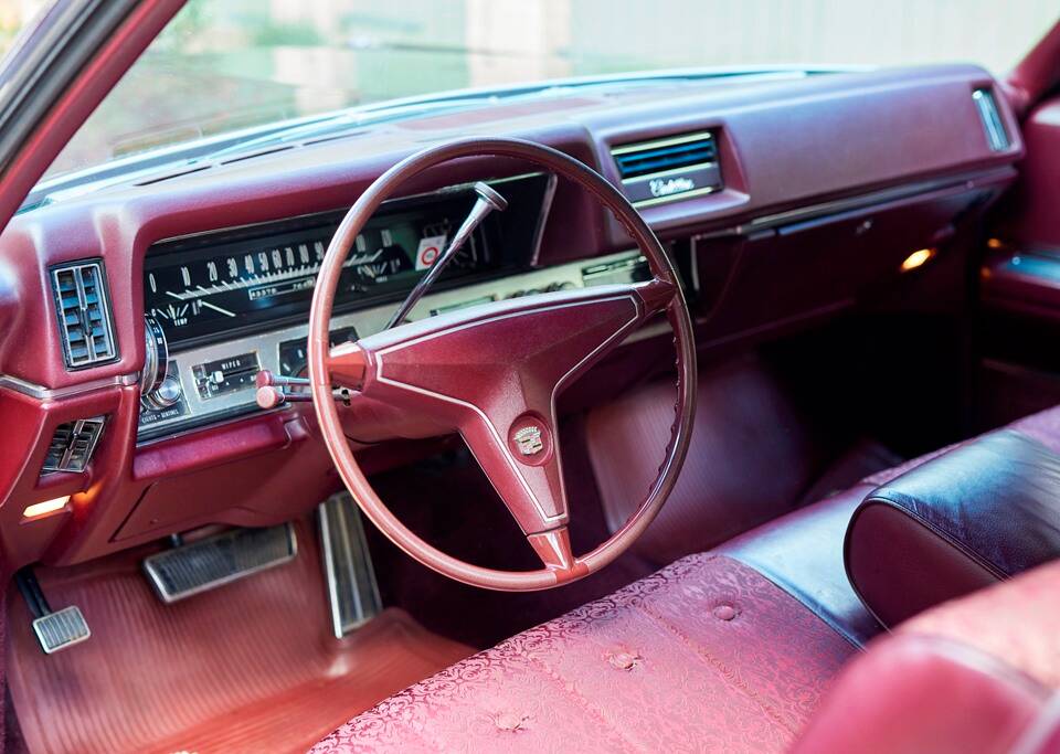 Bild 130/200 von Cadillac Coupe DeVille (1968)