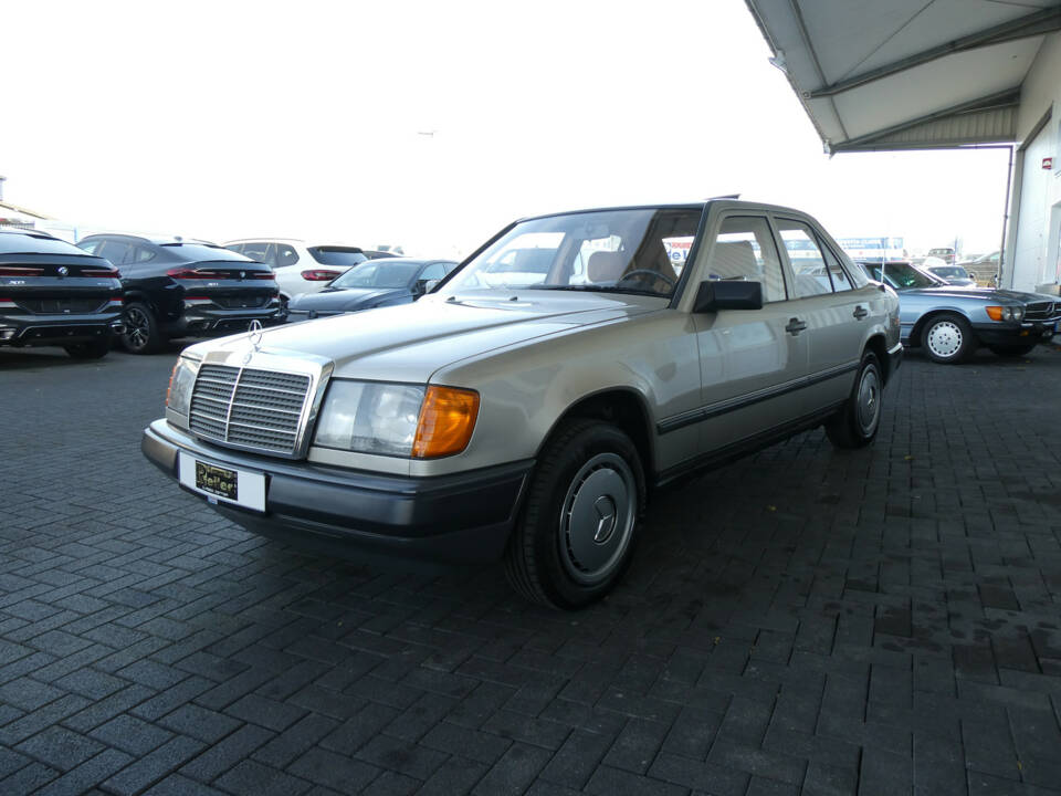 Bild 3/24 von Mercedes-Benz 200 D (1988)