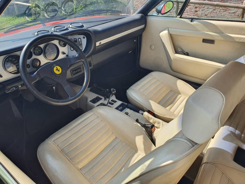 Image 17/36 of Ferrari 308 GTB (1977)