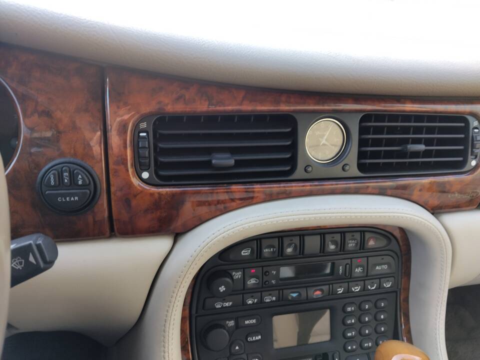 Image 46/71 of Daimler Super V8 (2000)