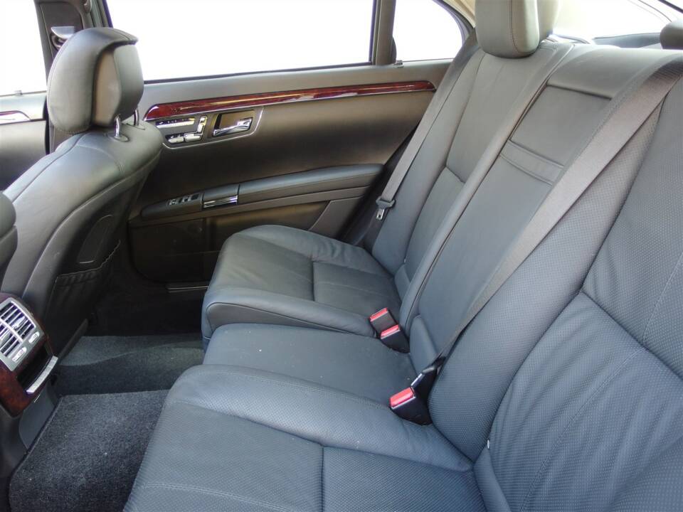 Image 57/98 of Mercedes-Benz S 500 L (2007)