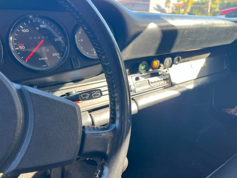 Image 27/77 de Porsche 911 2.7 S (1974)