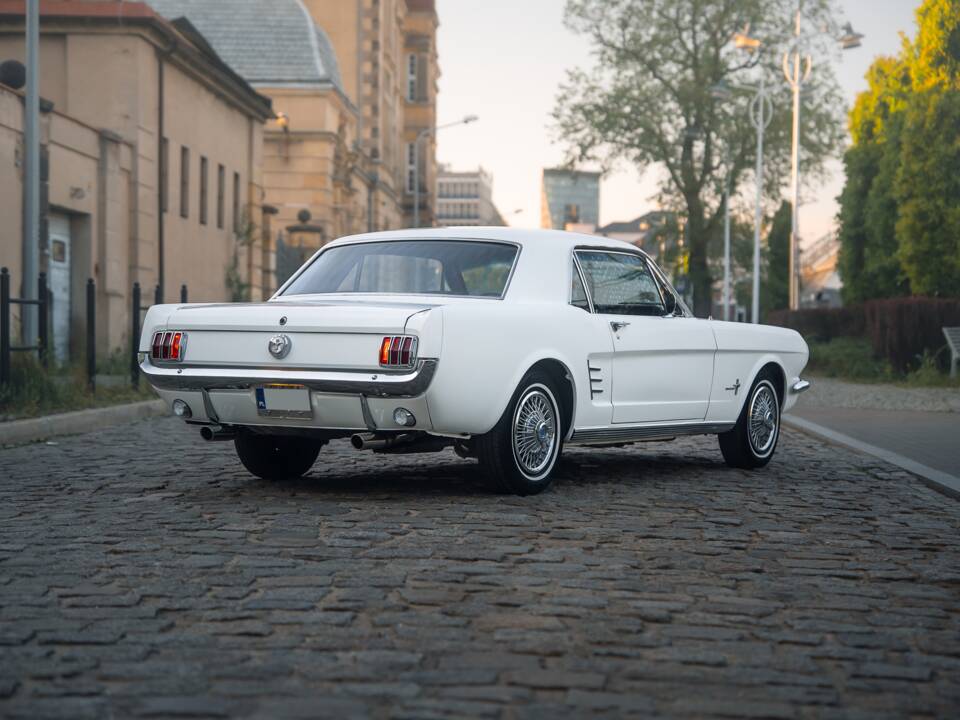 Image 36/53 of Ford Mustang 200 (1966)