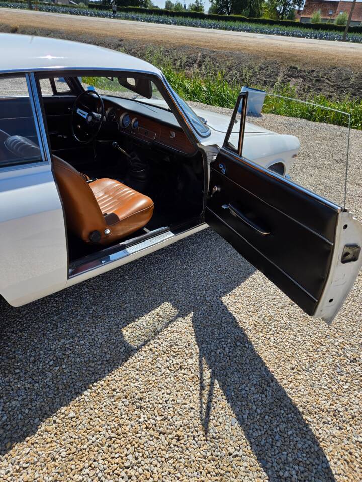 Image 18/84 of Alfa Romeo Giulia GT 1300 Junior (1968)