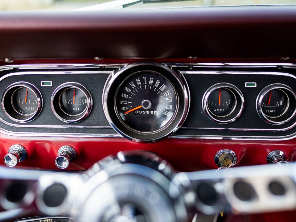 Image 49/50 of Ford Mustang 200 (1966)