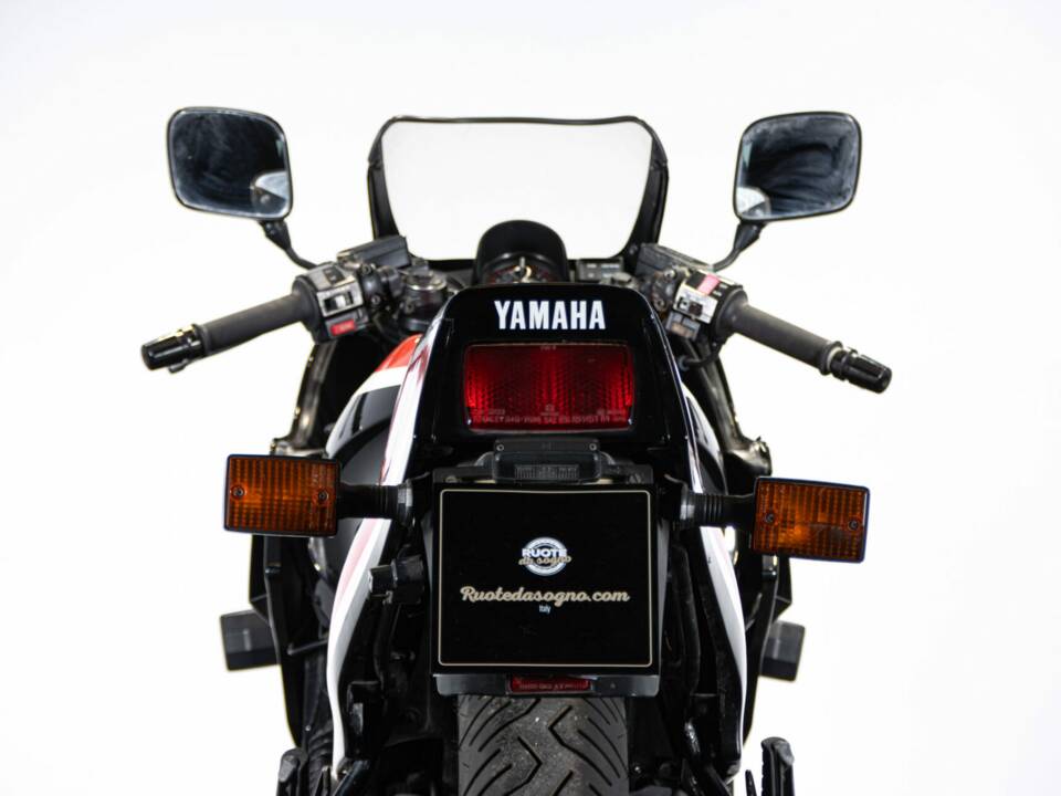 Image 9/50 of Yamaha FZ 750 (1986)