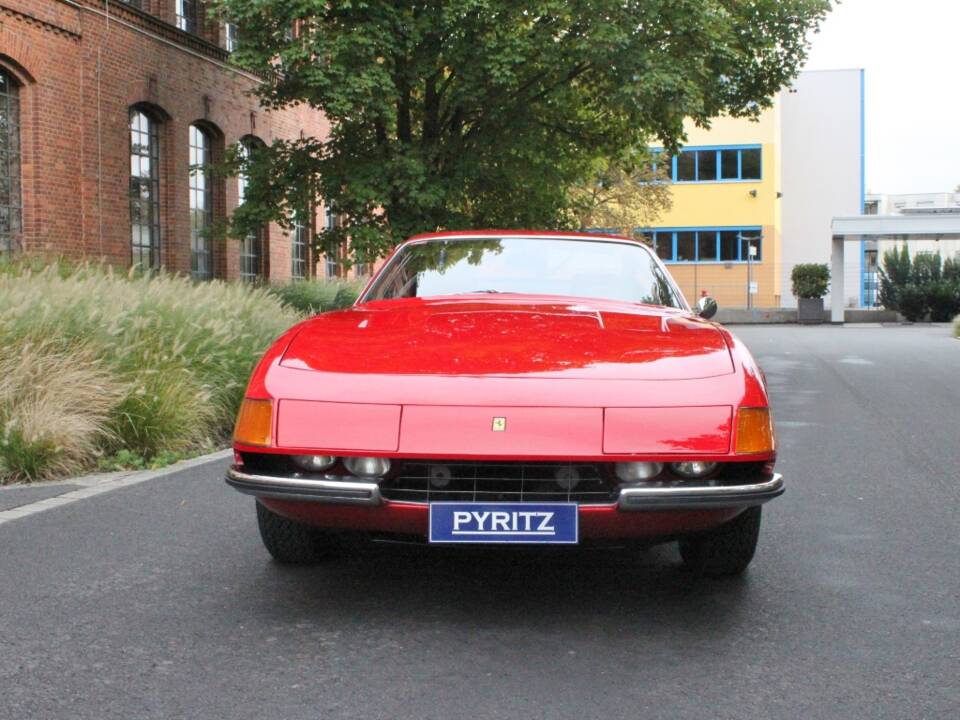 Image 4/22 of Ferrari 365 GTB&#x2F;4 Daytona (1971)