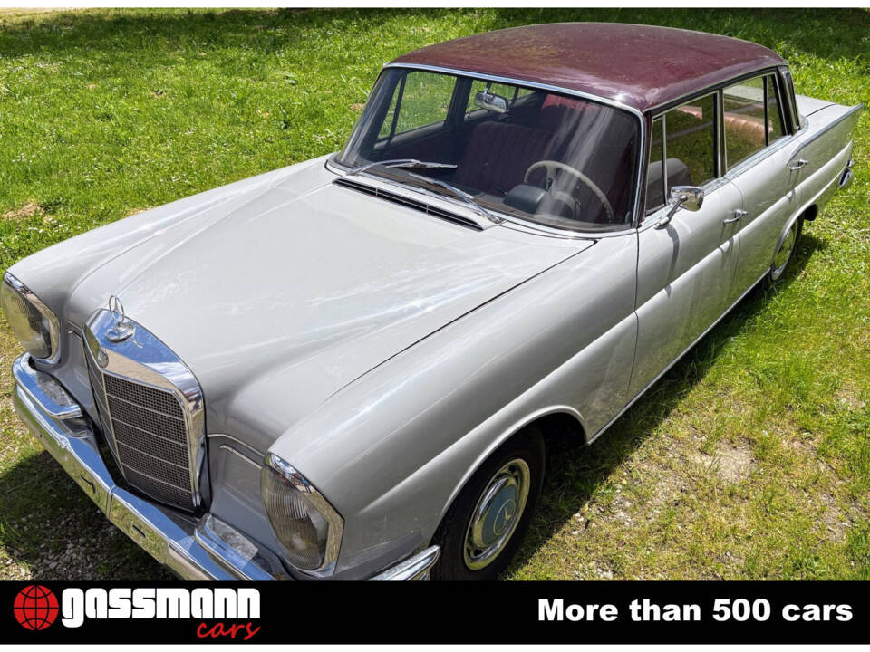 Image 2/15 of Mercedes-Benz 220 SE b (1961)