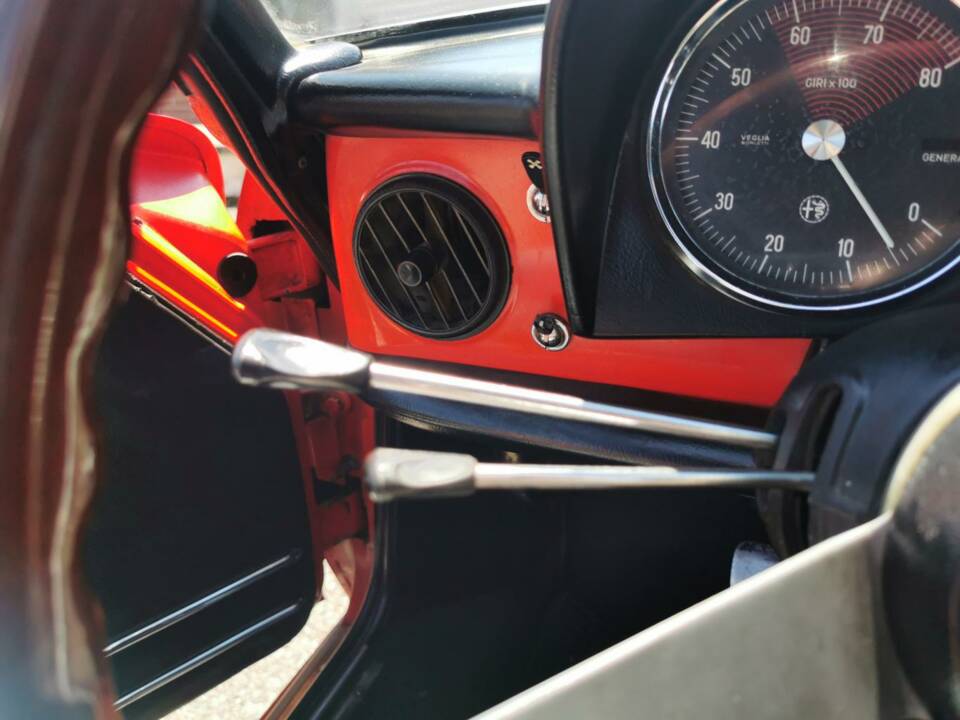 Image 8/33 of Alfa Romeo Spider 1300 (1976)