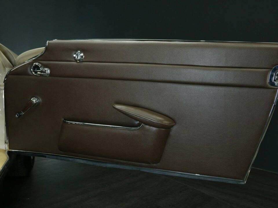 Image 33/50 of Mercedes-Benz 230 SL (1967)