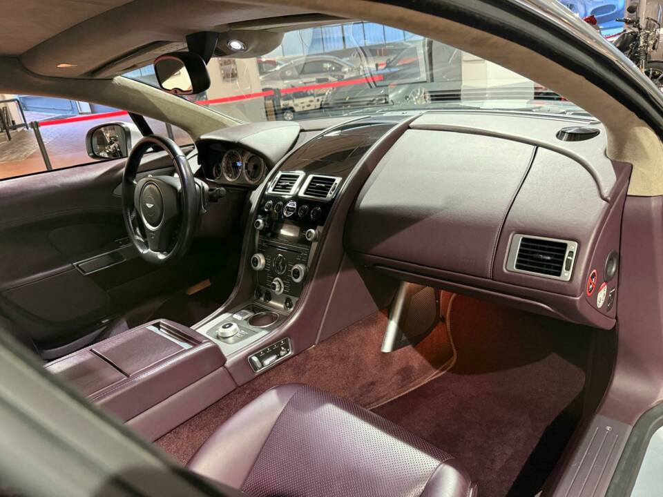 Immagine 17/42 di Aston Martin Rapide (2011)