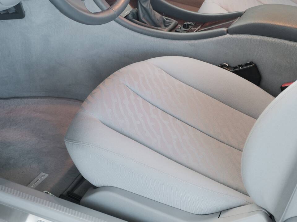 Bild 26/50 von Mercedes-Benz CLK 230 Kompressor (1999)