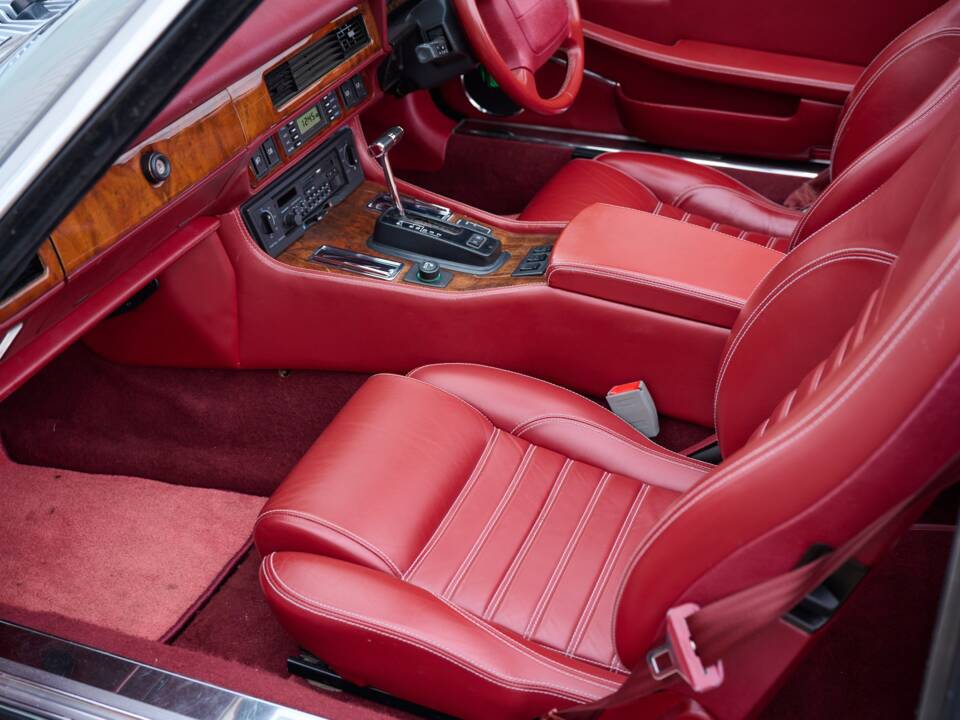 Image 12/50 of Jaguar XJS 6.0 (1993)