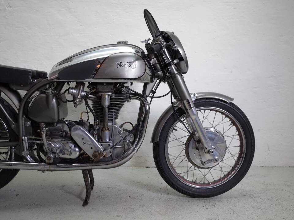 Afbeelding 4/29 van Norton International Model 40 (1954)
