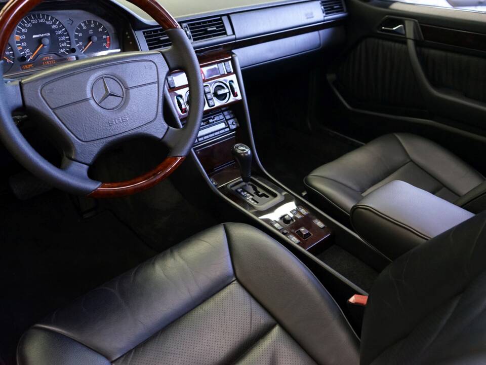 Bild 31/69 von Mercedes-Benz E 320 "Final Edition" (1997)