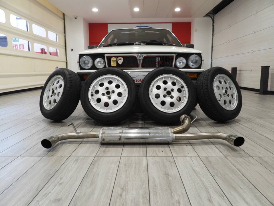 Imagen 13/15 de Lancia Delta HF Turbo (1995)