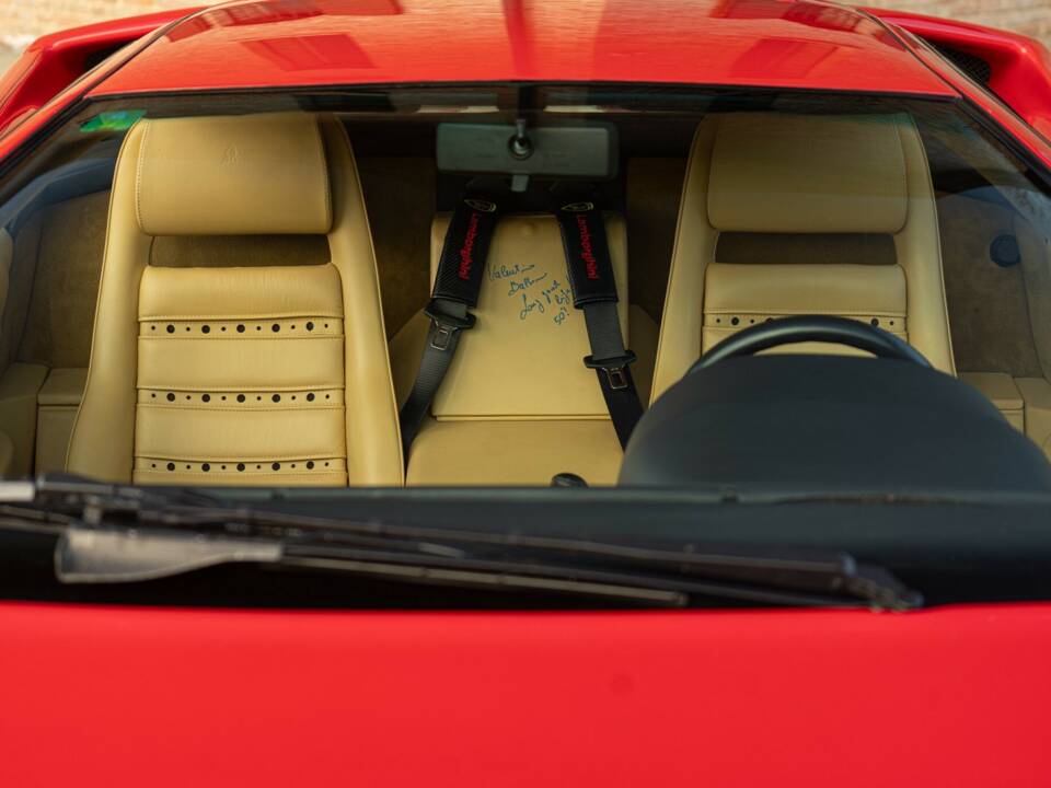 Image 16/50 of Lamborghini Diablo VT (1993)