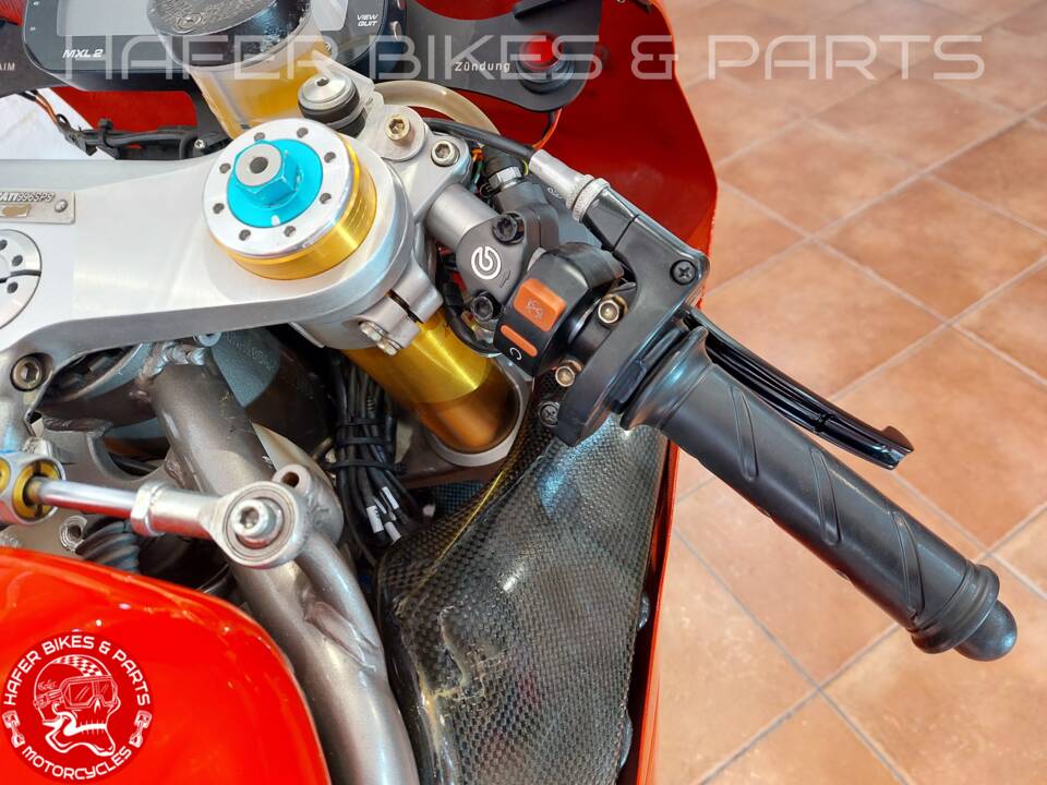 Image 25/67 of Ducati DUMMY (2000)