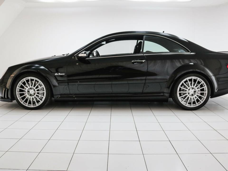 Imagen 2/16 de Mercedes-Benz CLK 63 AMG Black Series (2008)