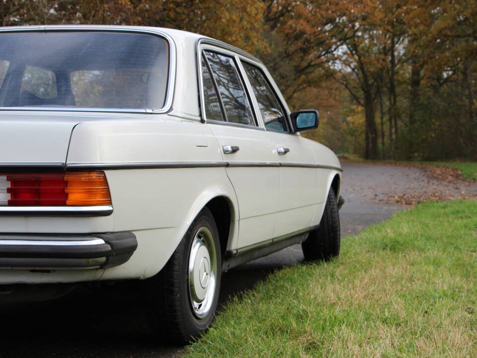 Image 7/22 of Mercedes-Benz 200 (1978)