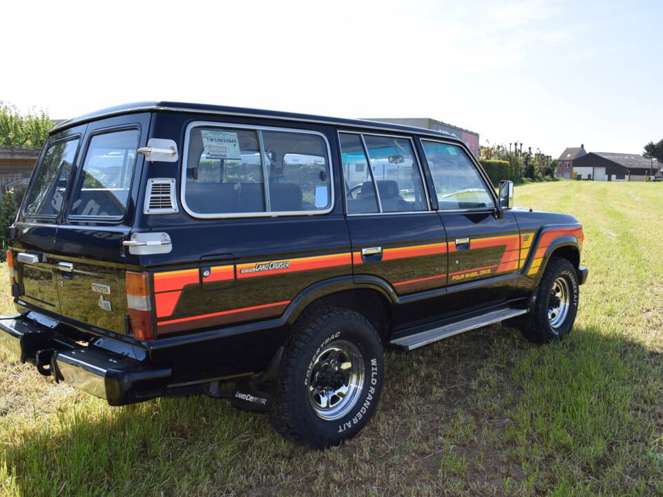 Image 4/17 of Toyota Land Cruiser FJ 62 (1987)