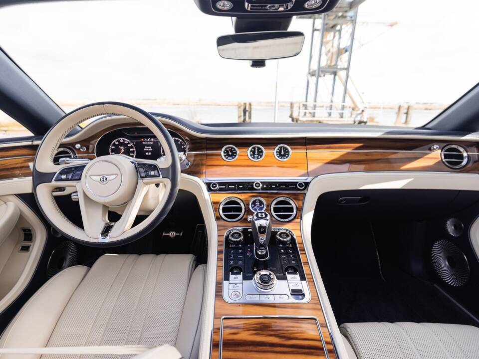 Imagen 16/22 de Bentley Continental GTC V8 (2020)
