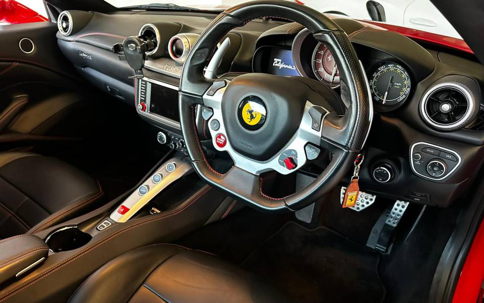 Bild 48/50 von Ferrari California T (2017)
