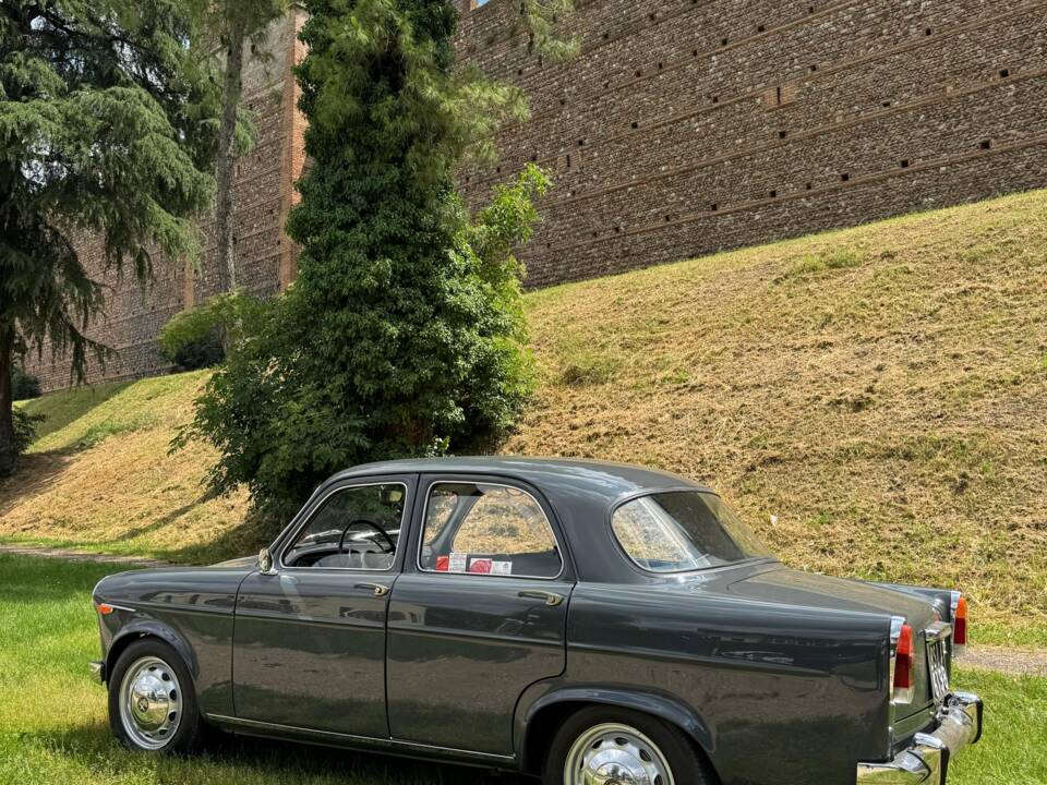 Afbeelding 2/11 van Alfa Romeo Giulietta TI (1963)