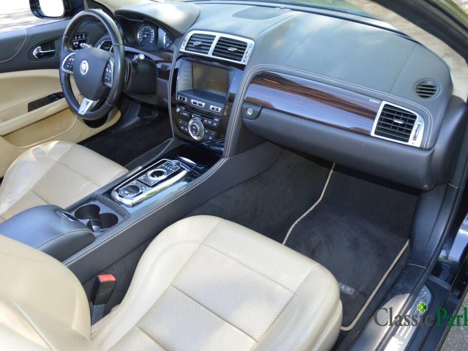 Image 33/50 de Jaguar XK (2012)