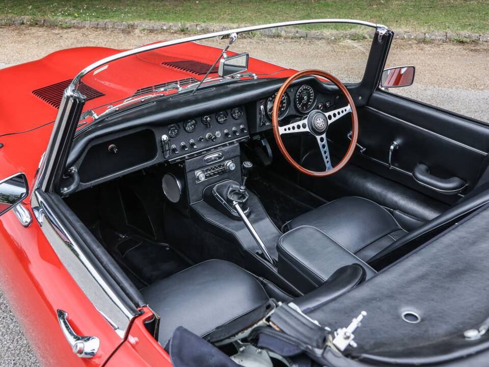 Image 29/41 de Jaguar E-Type 3.8 (1964)