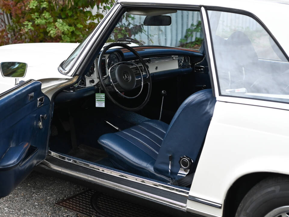 Image 22/38 of Mercedes-Benz 280 SL (1968)