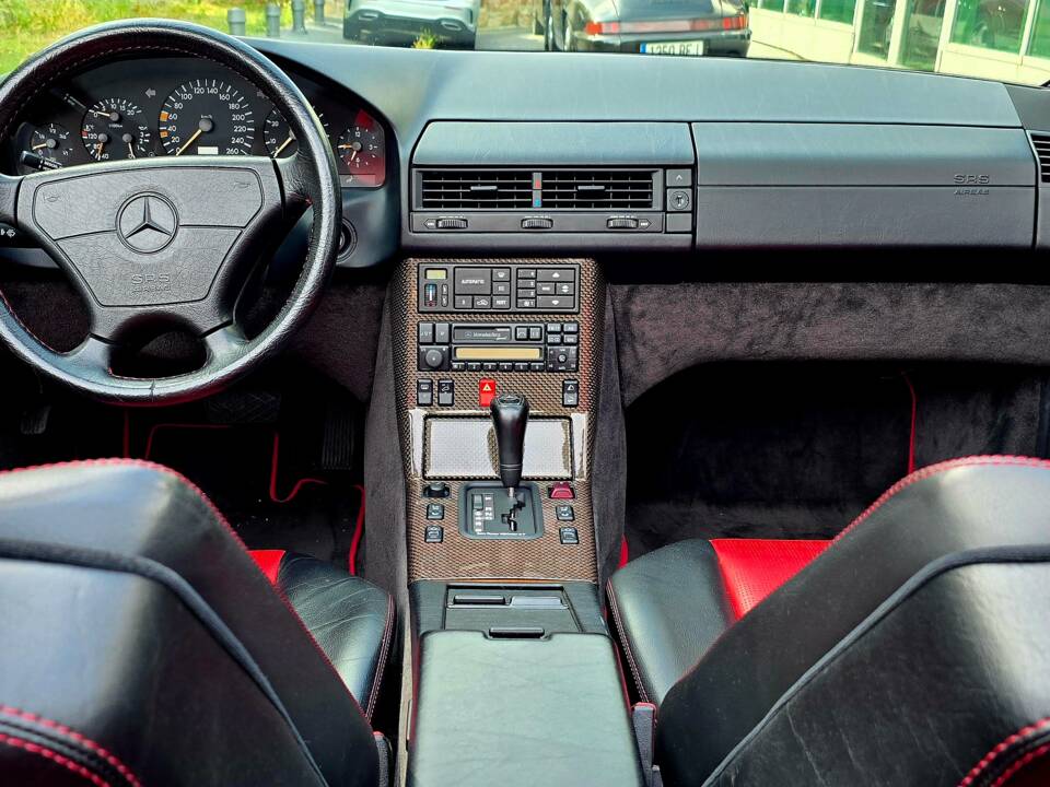 Image 24/61 of Mercedes-Benz SL 320 &quot;Mille Miglia&quot; (1995)