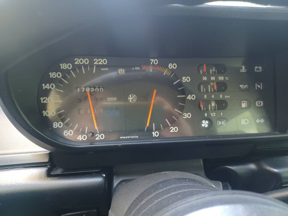 Immagine 5/81 di Alfa Romeo Giulietta 1.6 (1984)