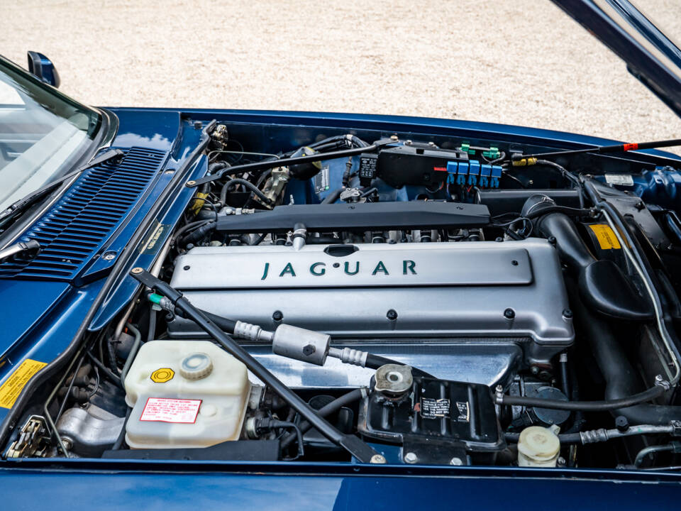 Image 33/38 of Jaguar XJS 4.0 (1995)