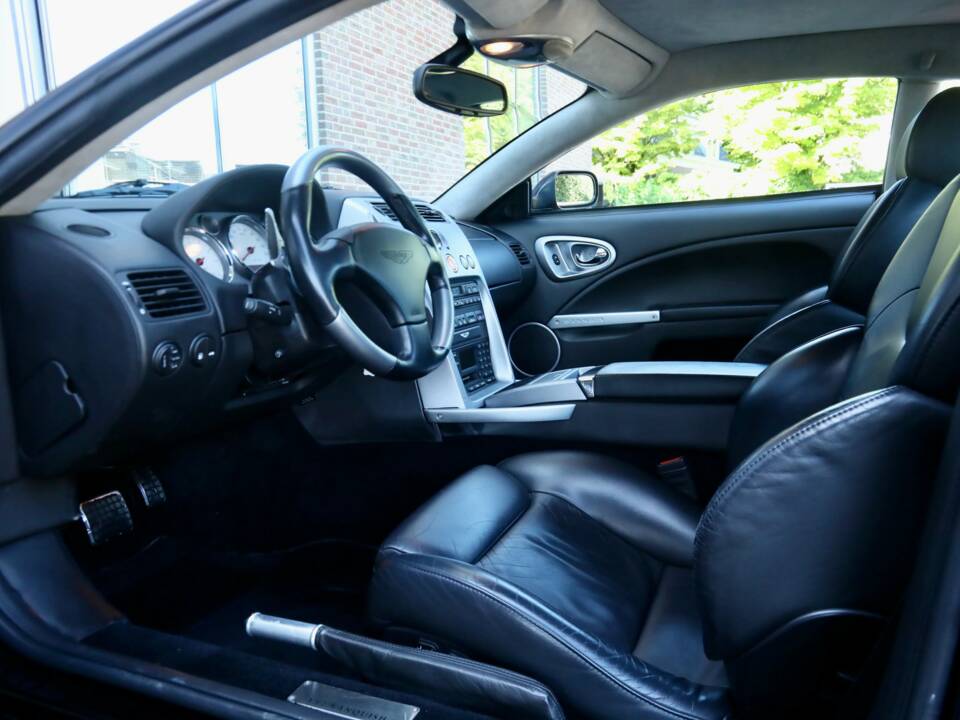 Image 11/50 of Aston Martin V12 Vanquish (2002)