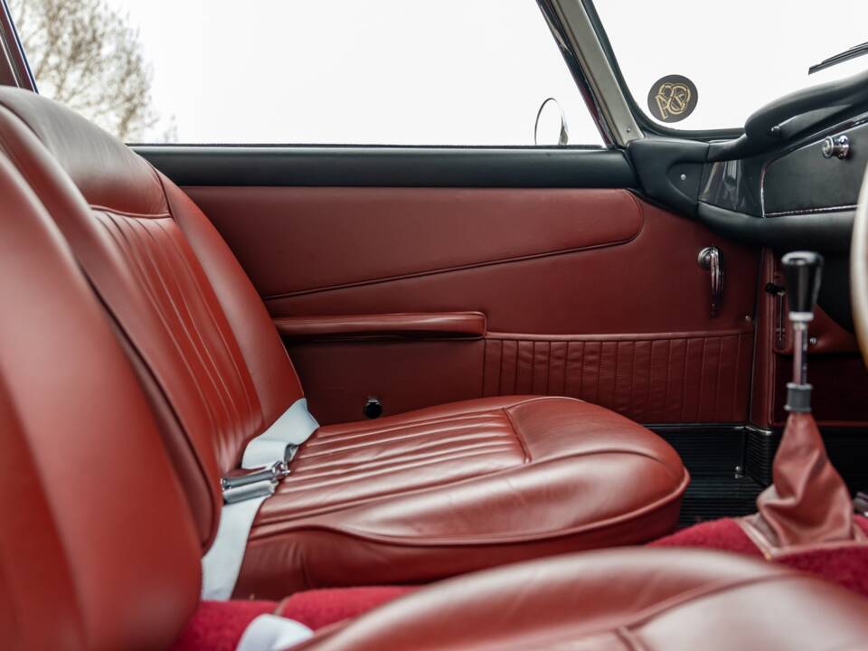 Immagine 32/74 di Aston Martin DB 5 Vantage (1964)