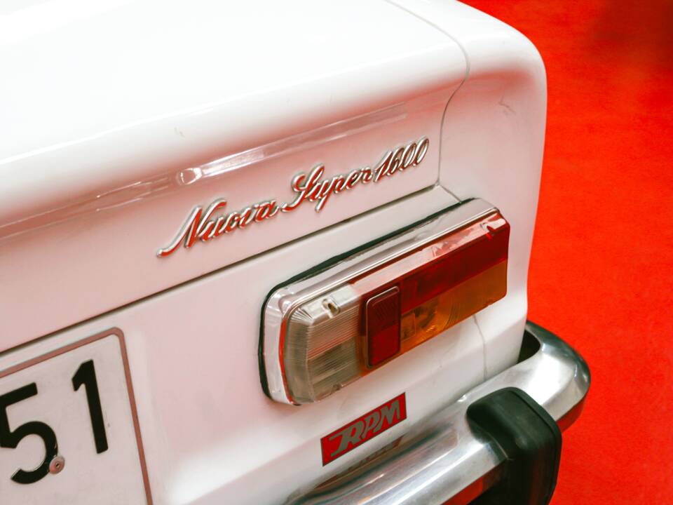 Bild 11/34 von Alfa Romeo Giulia Nuova Super 1600 (1979)