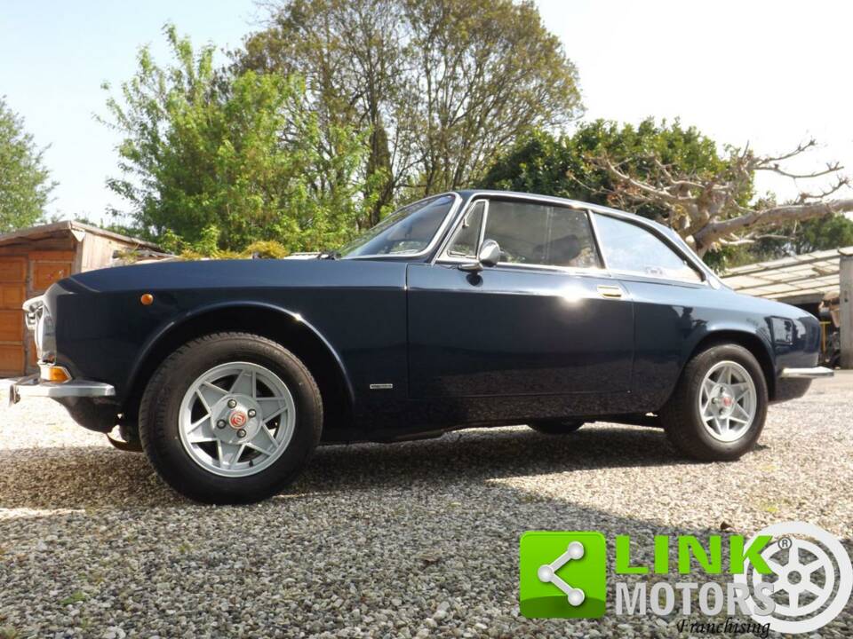 Immagine 2/10 di Alfa Romeo Giulia GT 1300 Junior (1974)