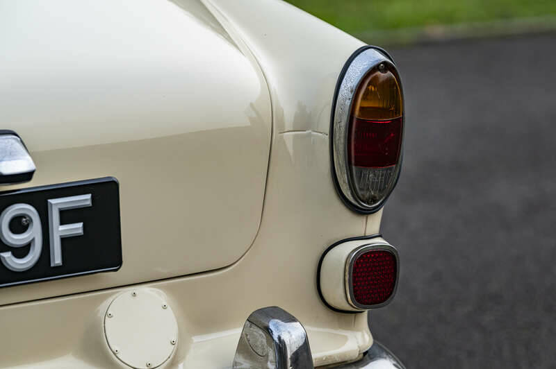 Image 27/50 of Volvo P 123 GT (1968)