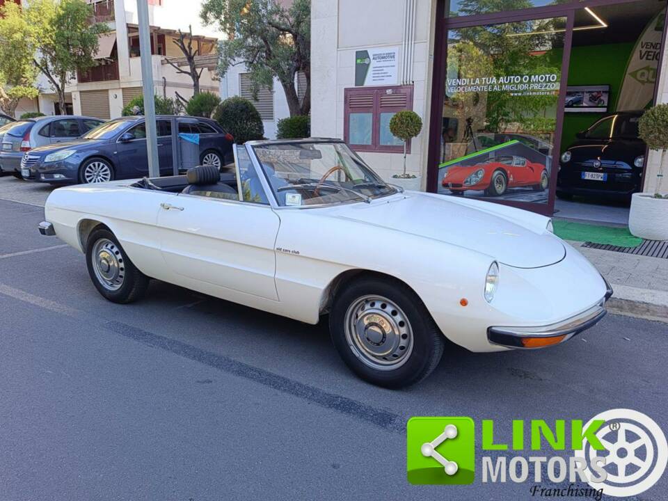 Bild 2/10 von Alfa Romeo Spider 1600 Junior (1975)