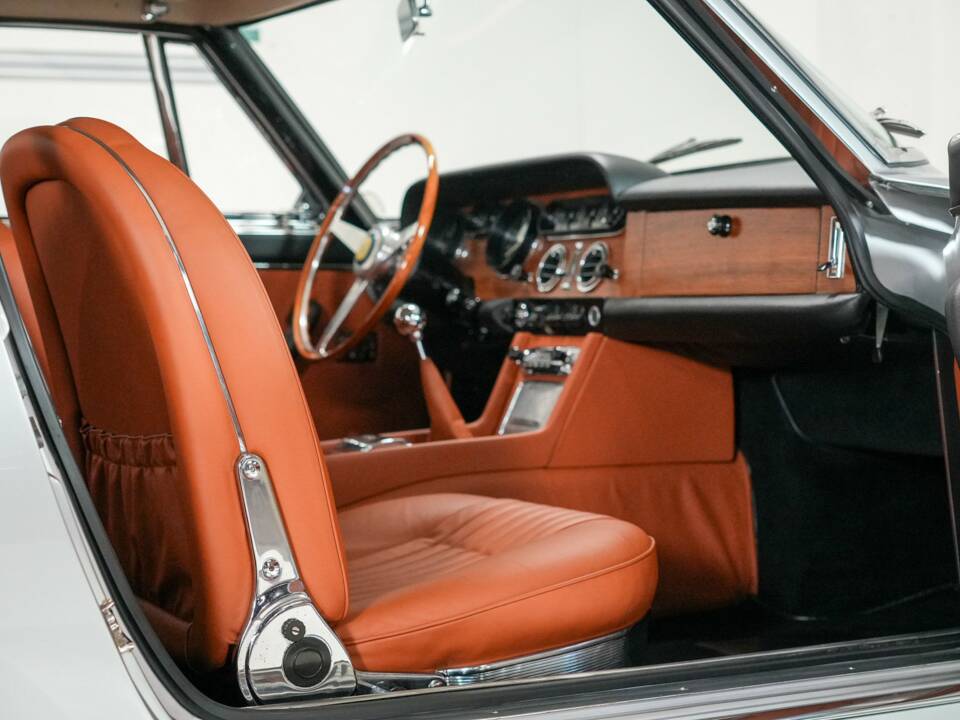 Bild 8/50 von Ferrari 330 GT (1965)